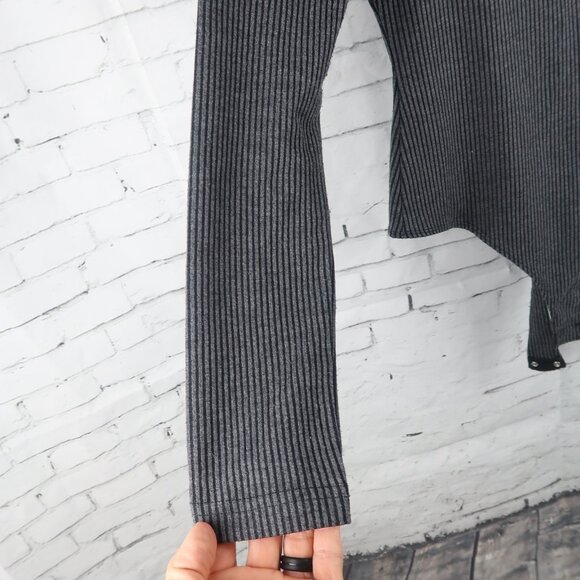 LE LIS GREY & BLACK RIBBED LONG SLEEVE CUT OUT BODYSUIT SIZE SMALL - Picture 5 of 8